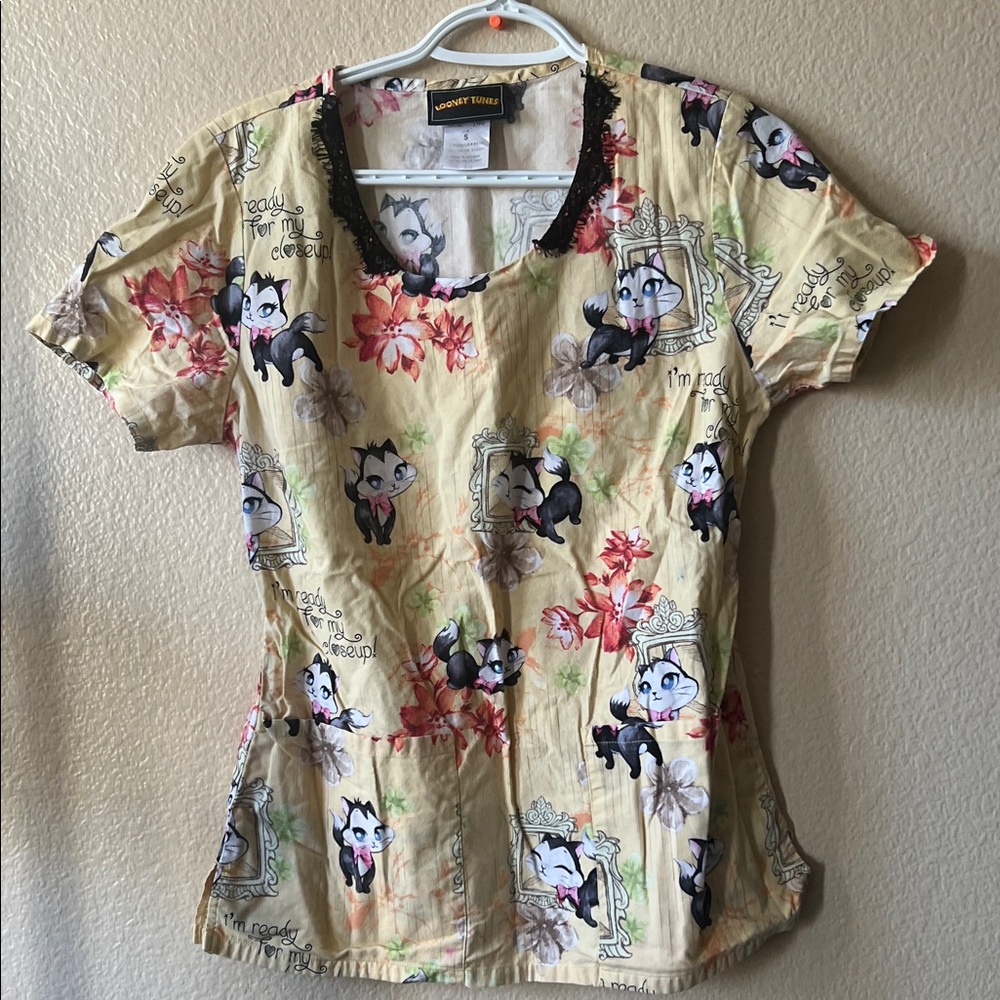 Looney Tunes. Yellow and Black cat scrub top